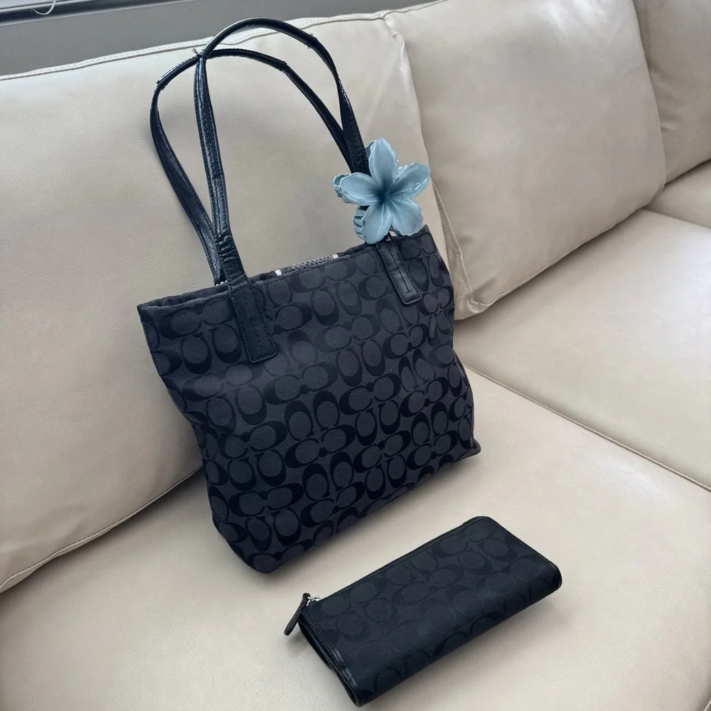 Coach Black Signature C Logo Tote Bag Zip Closure Medium w/ Bag Charm